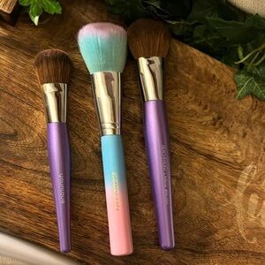 🔆 Younique Beachfront Lrg Brush and Sm Brush & The Beauty Group Powder Brush